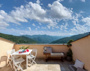 ALTIDO Great Flat with Terrace and Amazing Hills View, Borghetto D'arroscia